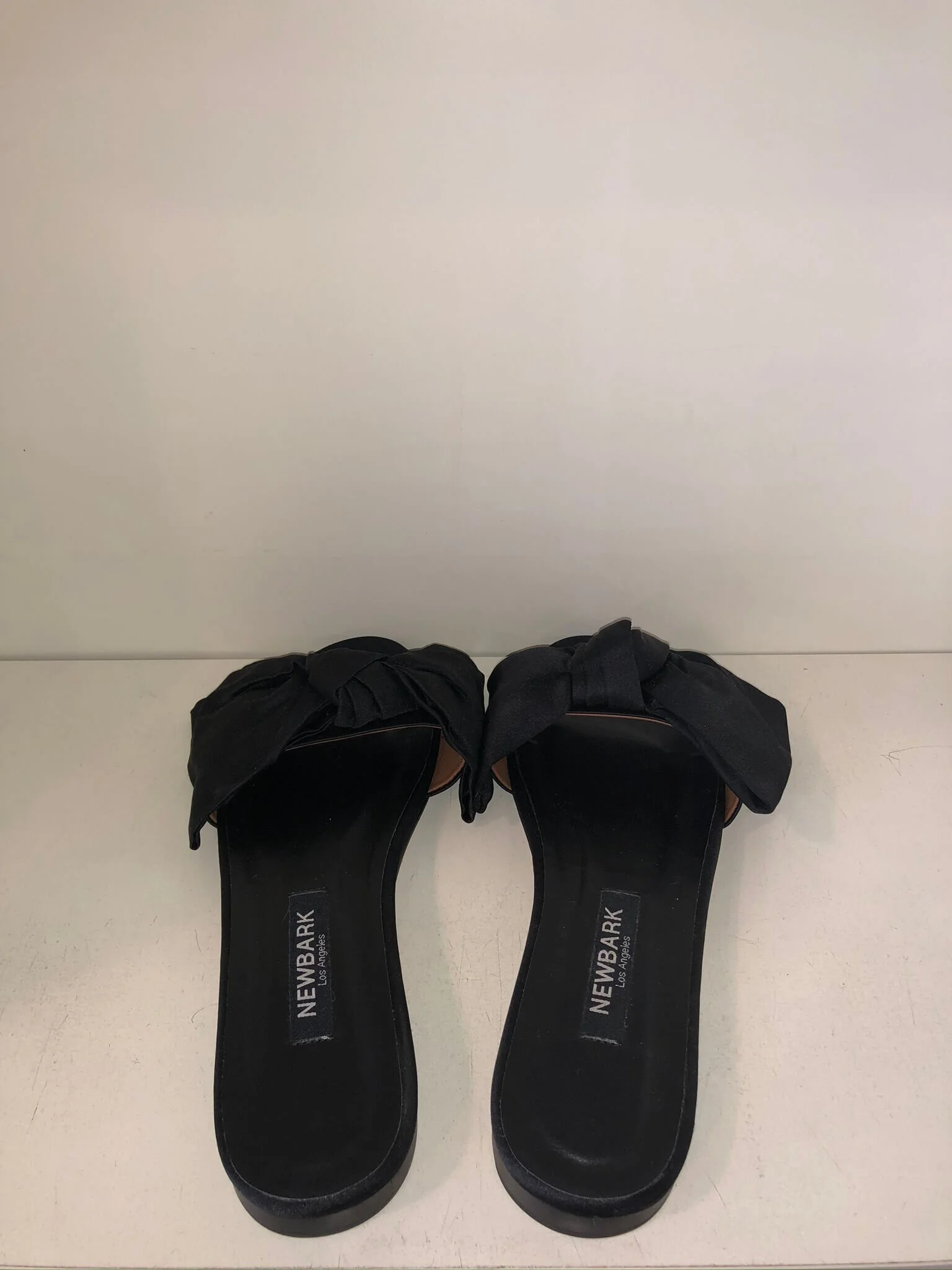 Bow hot sale slides black